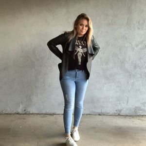 I’m Rosie! Here to help deposit to your closet!